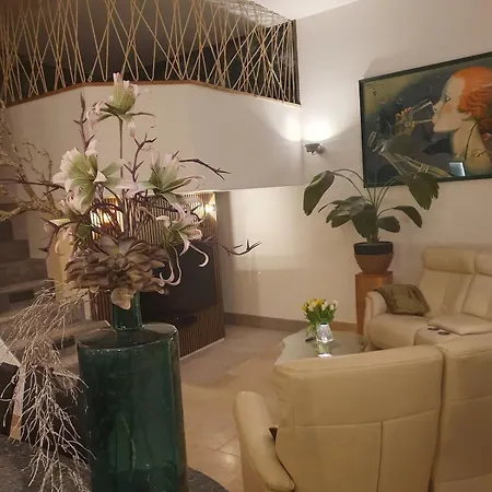 Blaue Lilie Im Herzen Der Altstadt Regensburg