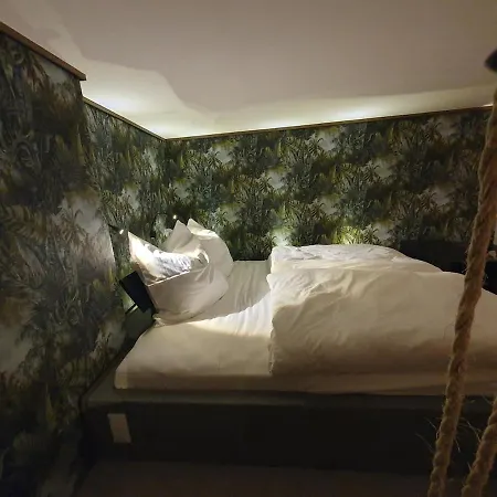 Blaue Lilie Im Herzen Der Altstadt *