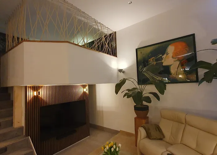 Blaue Lilie Im Herzen Der Altstadt Regensburg