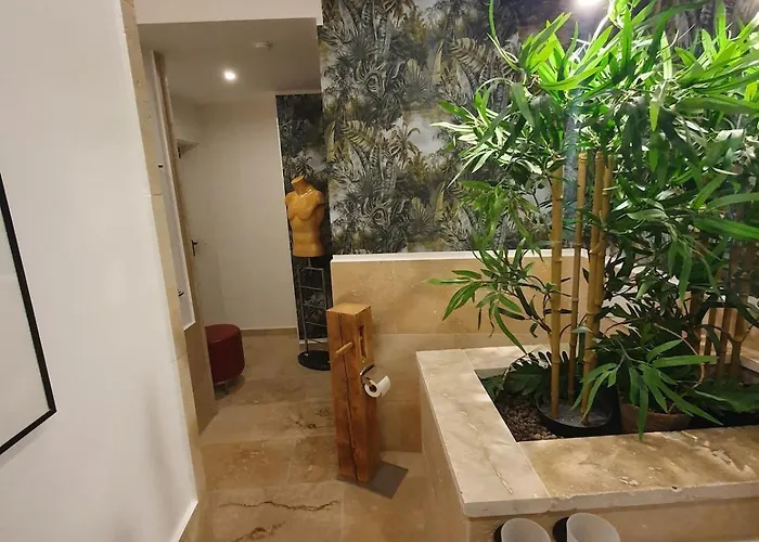 Blaue Lilie Im Herzen Der Altstadt *