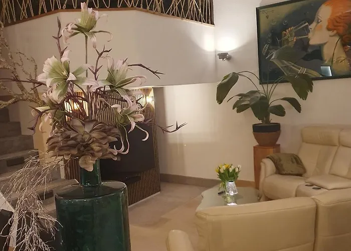 Blaue Lilie Im Herzen Der Altstadt Regensburg