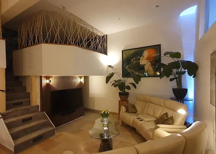 Blaue Lilie Im Herzen Der Altstadt Regensburg