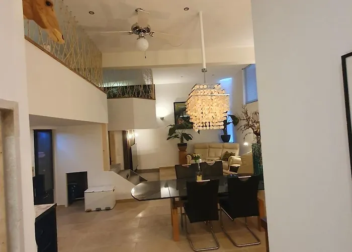 Blaue Lilie Im Herzen Der Altstadt *